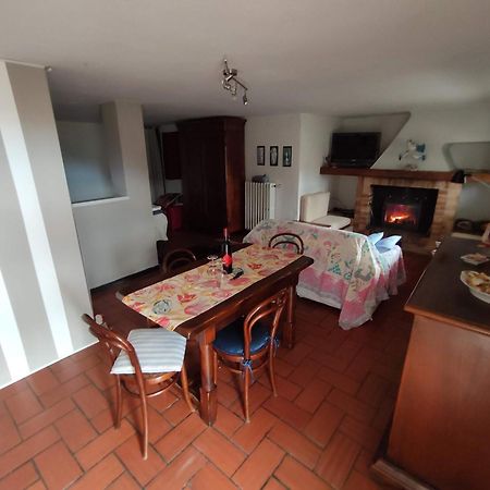 Independent apartment with a fabulous patio - Casa Penny Cisano sul Neva Bagian luar foto