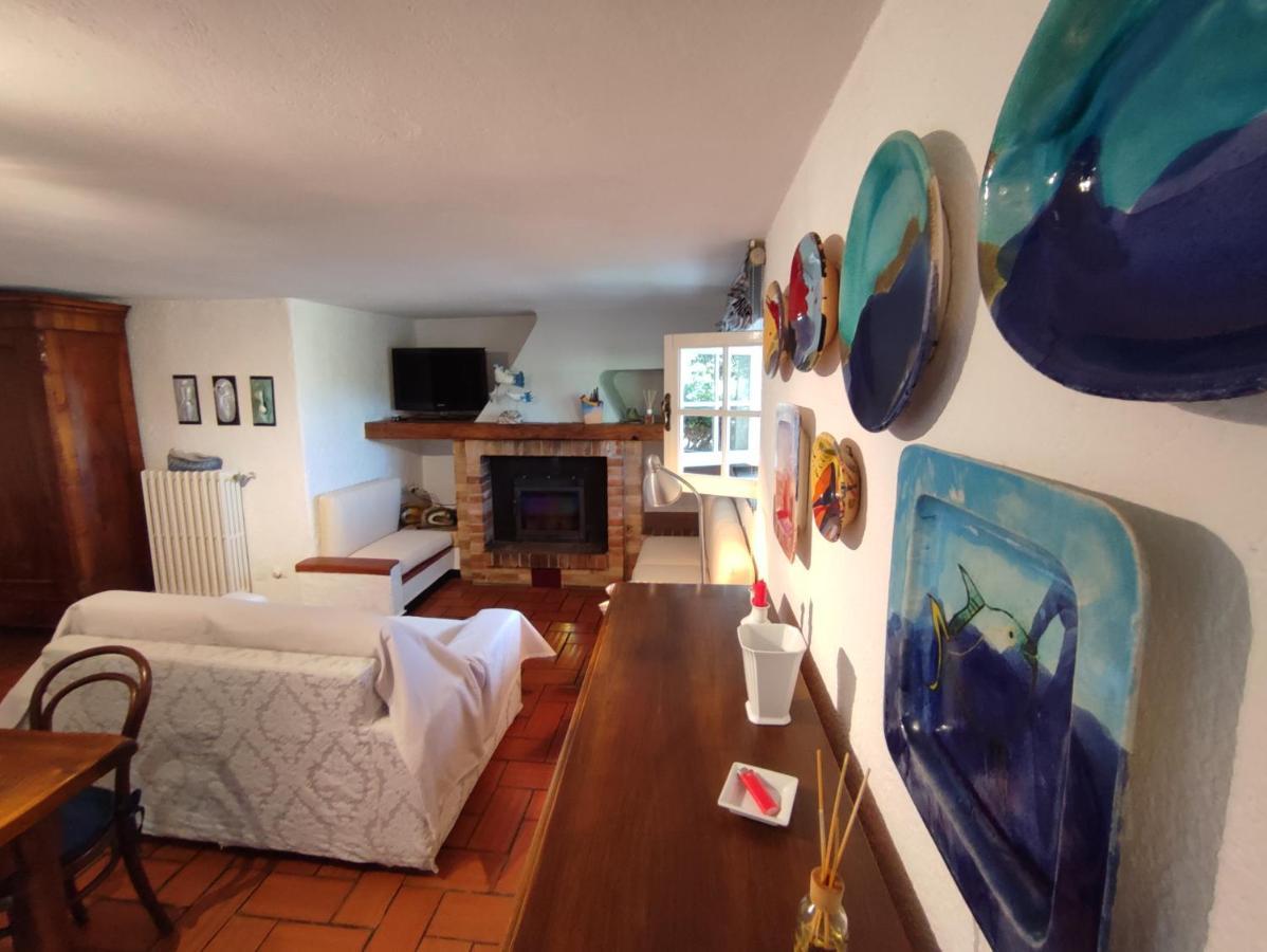 Independent apartment with a fabulous patio - Casa Penny Cisano sul Neva Bagian luar foto